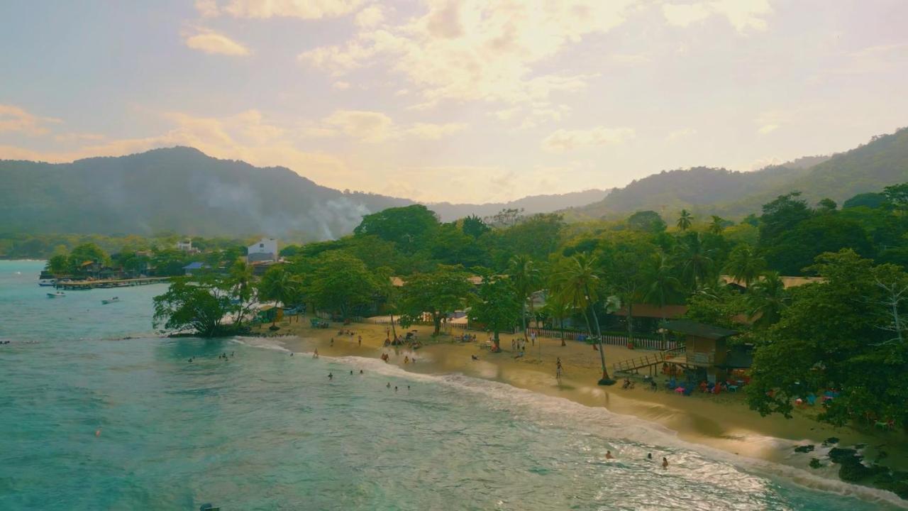Los Robles Capurgana Hotel Bagian luar foto